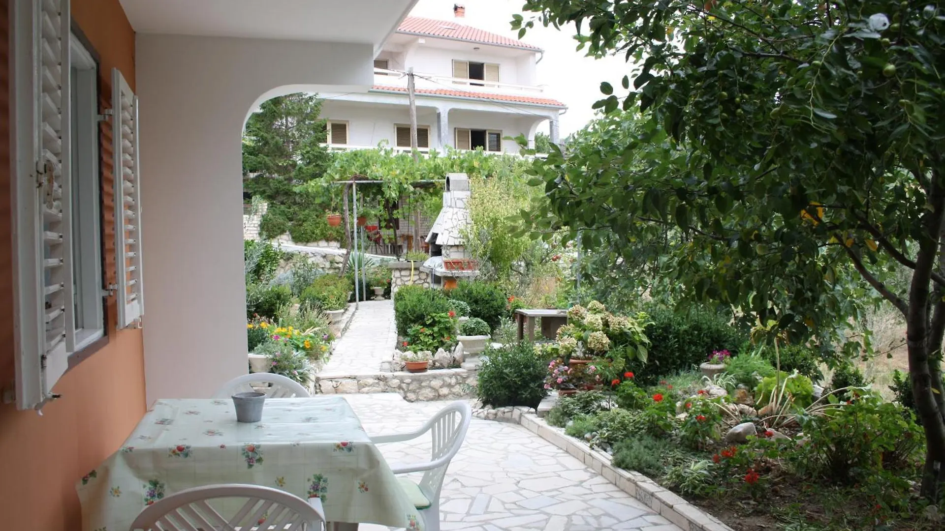 Apartments Sandra Palit