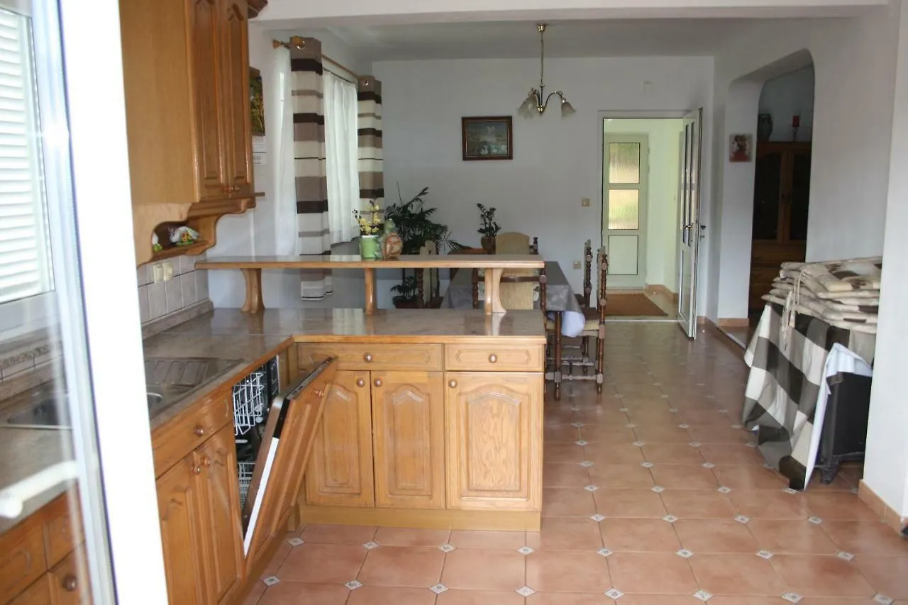 Apartments Sandra Palit Kroatien